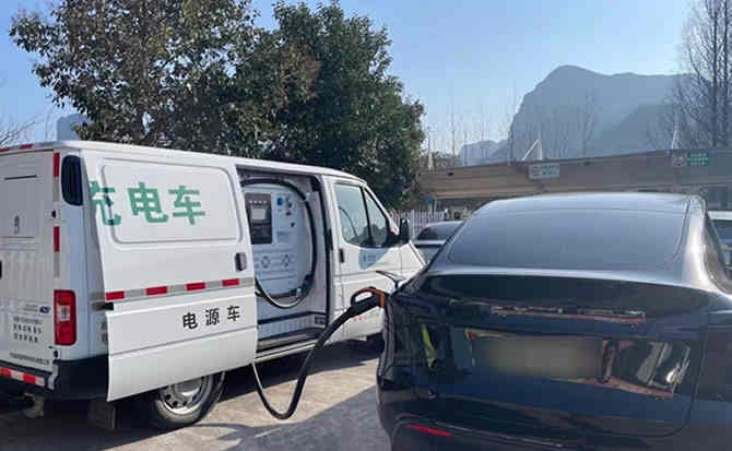 东风区汽车搭电