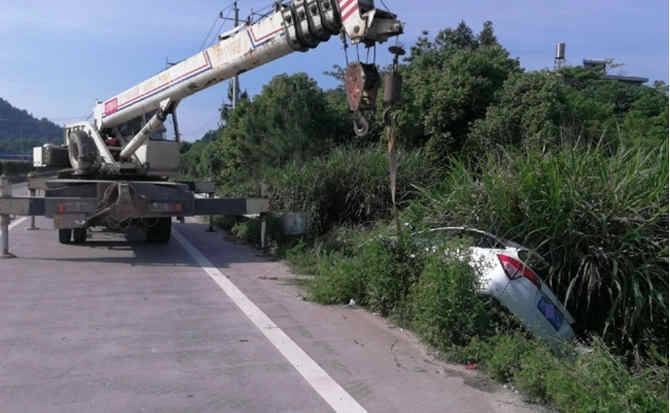东风区重载吊车救援